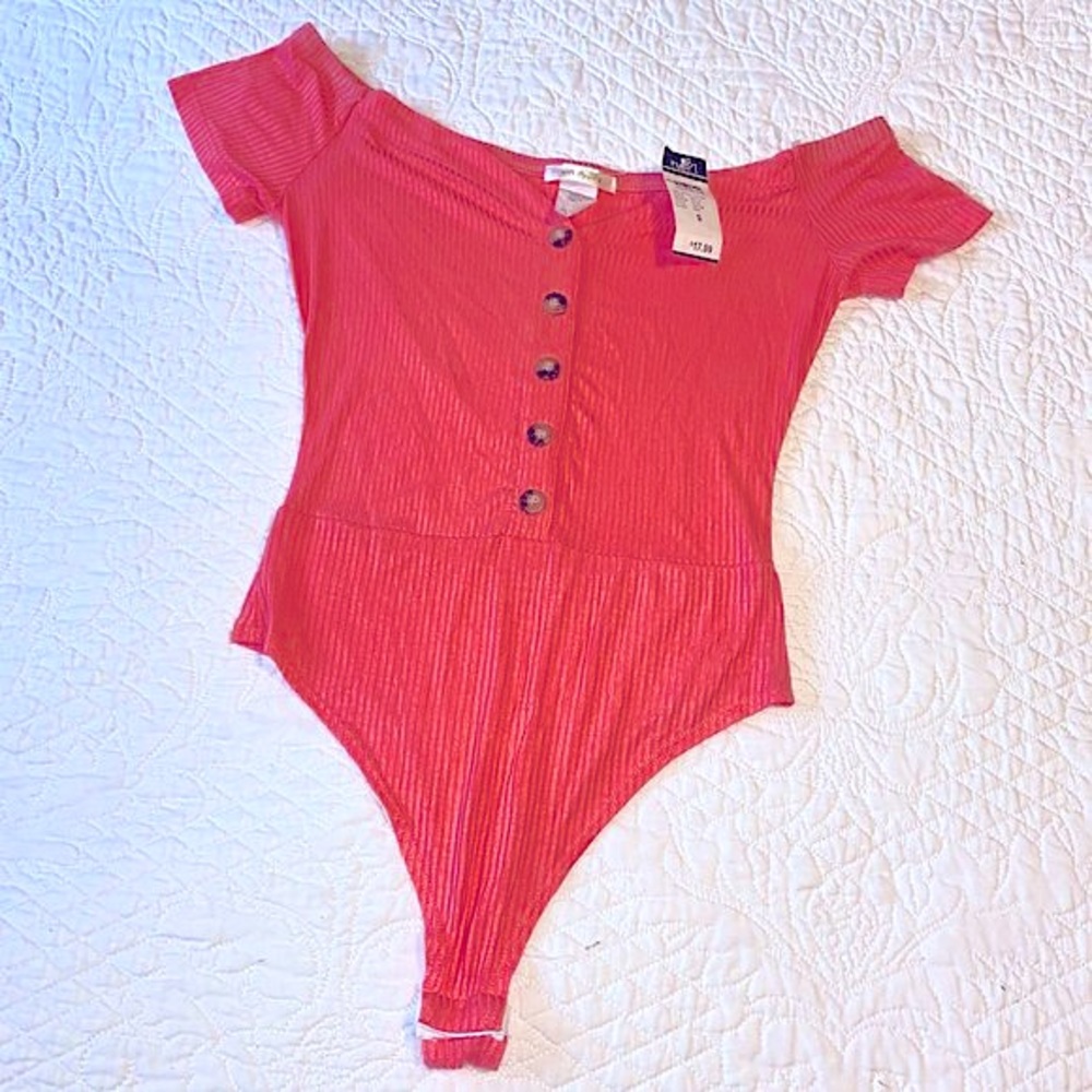 {NWT} Coral Off The Shoulder Ribbed Bodysuit